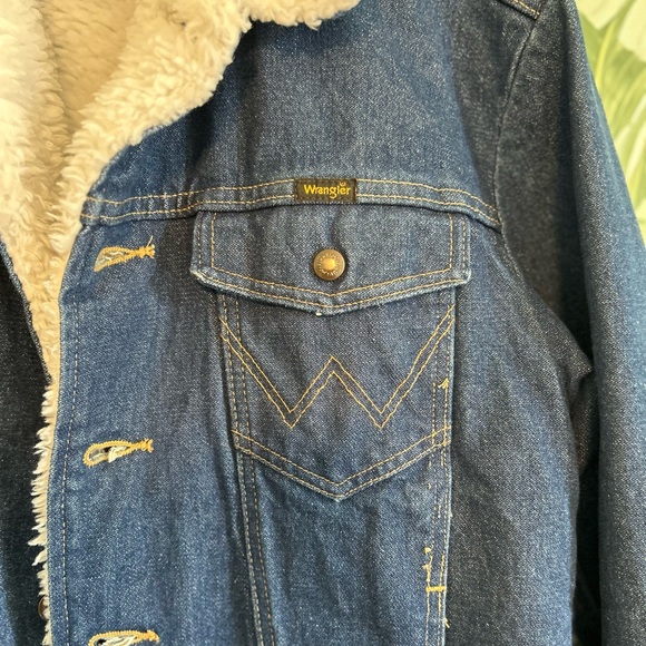 Wrangler Jean Jacket with Sherpa Lining - Picture 8 of 11